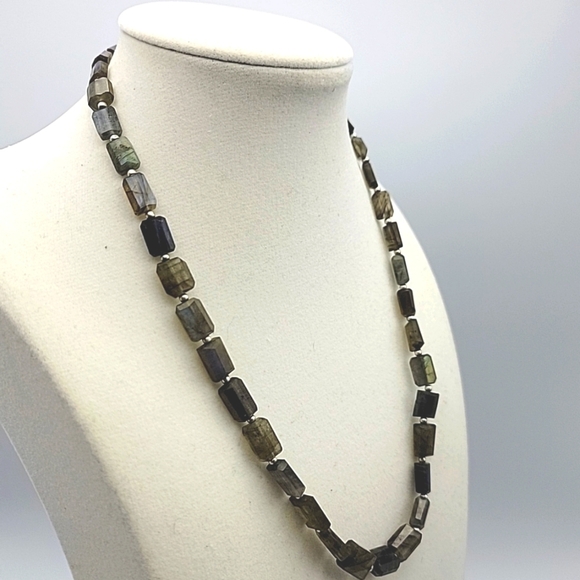 Natural Rainbow Fire Labradorite 8x6 to 11x8mm Faceted Nugget Beads Necklace 16" - Picture 4 of 9